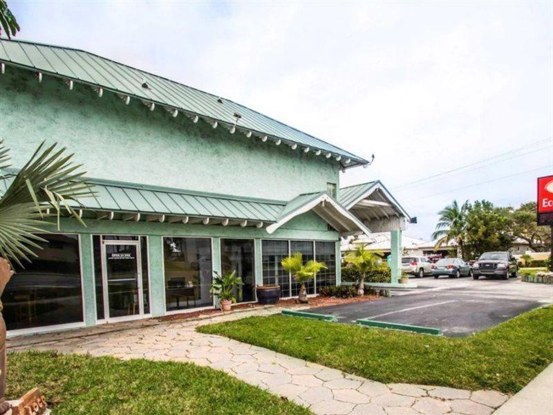 Econo Lodge Cocoa Beach - Near The Port Экстерьер фото