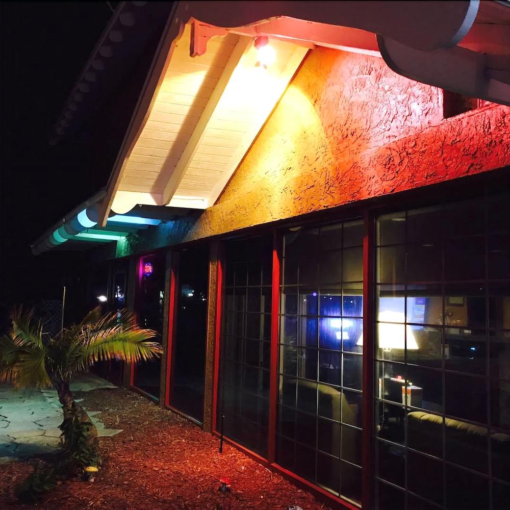 Econo Lodge Cocoa Beach - Near The Port Экстерьер фото