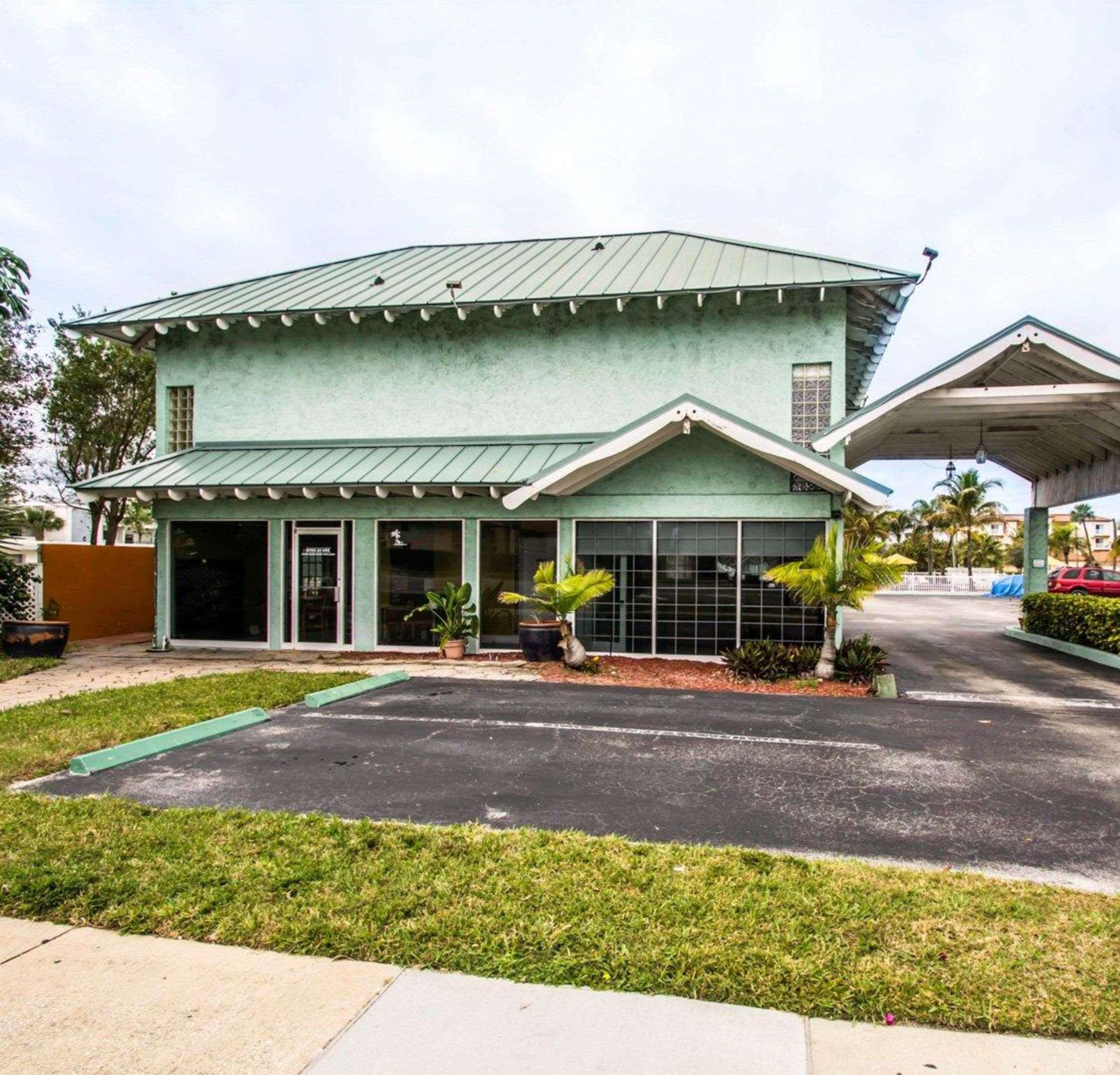 Econo Lodge Cocoa Beach - Near The Port Экстерьер фото