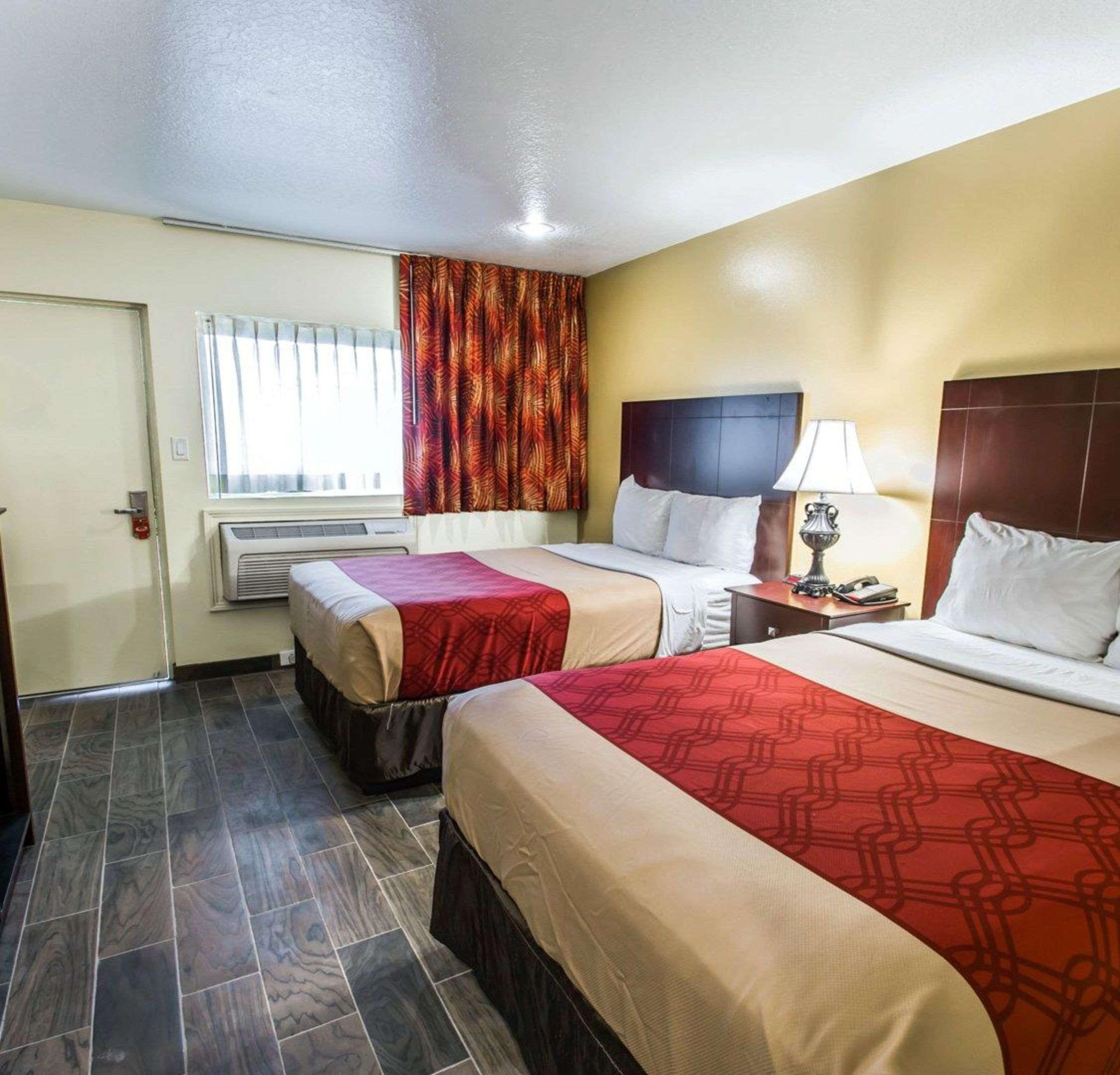 Econo Lodge Cocoa Beach - Near The Port Экстерьер фото