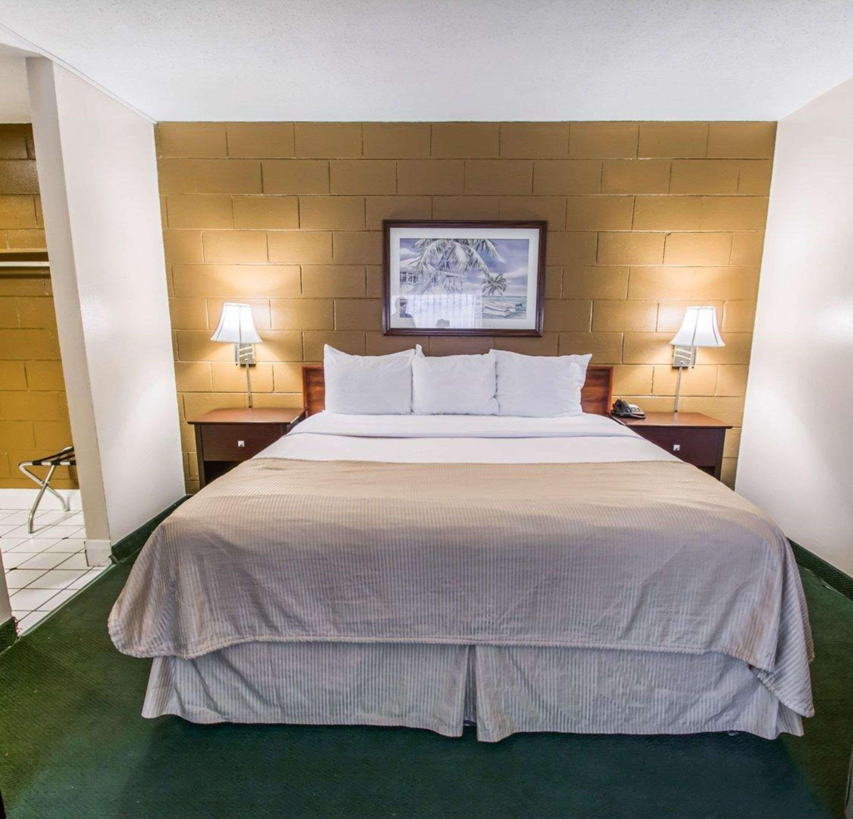 Econo Lodge Cocoa Beach - Near The Port Экстерьер фото