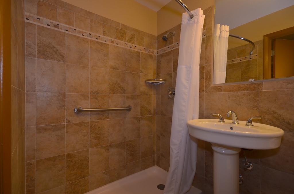 Econo Lodge Cocoa Beach - Near The Port Экстерьер фото