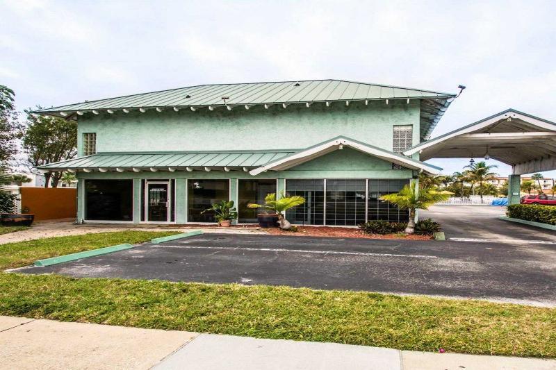 Econo Lodge Cocoa Beach - Near The Port Экстерьер фото