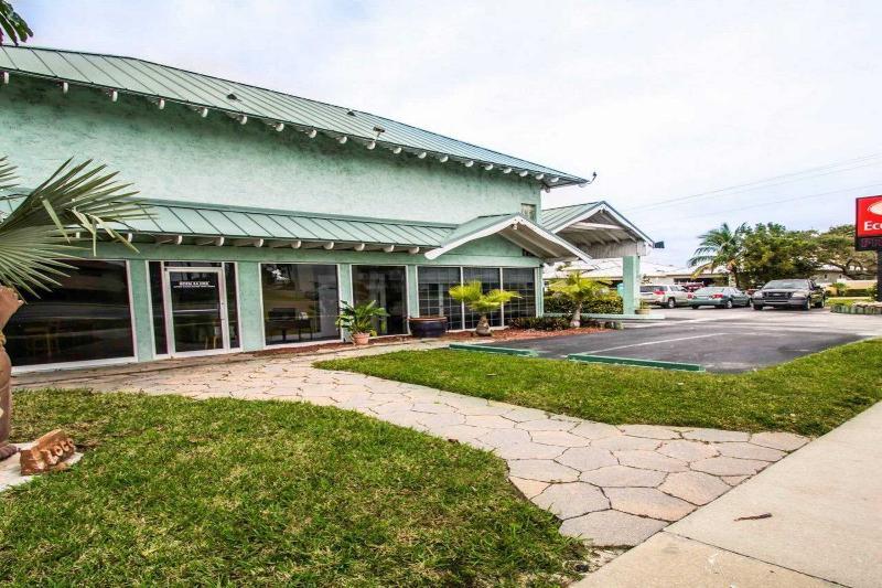 Econo Lodge Cocoa Beach - Near The Port Экстерьер фото