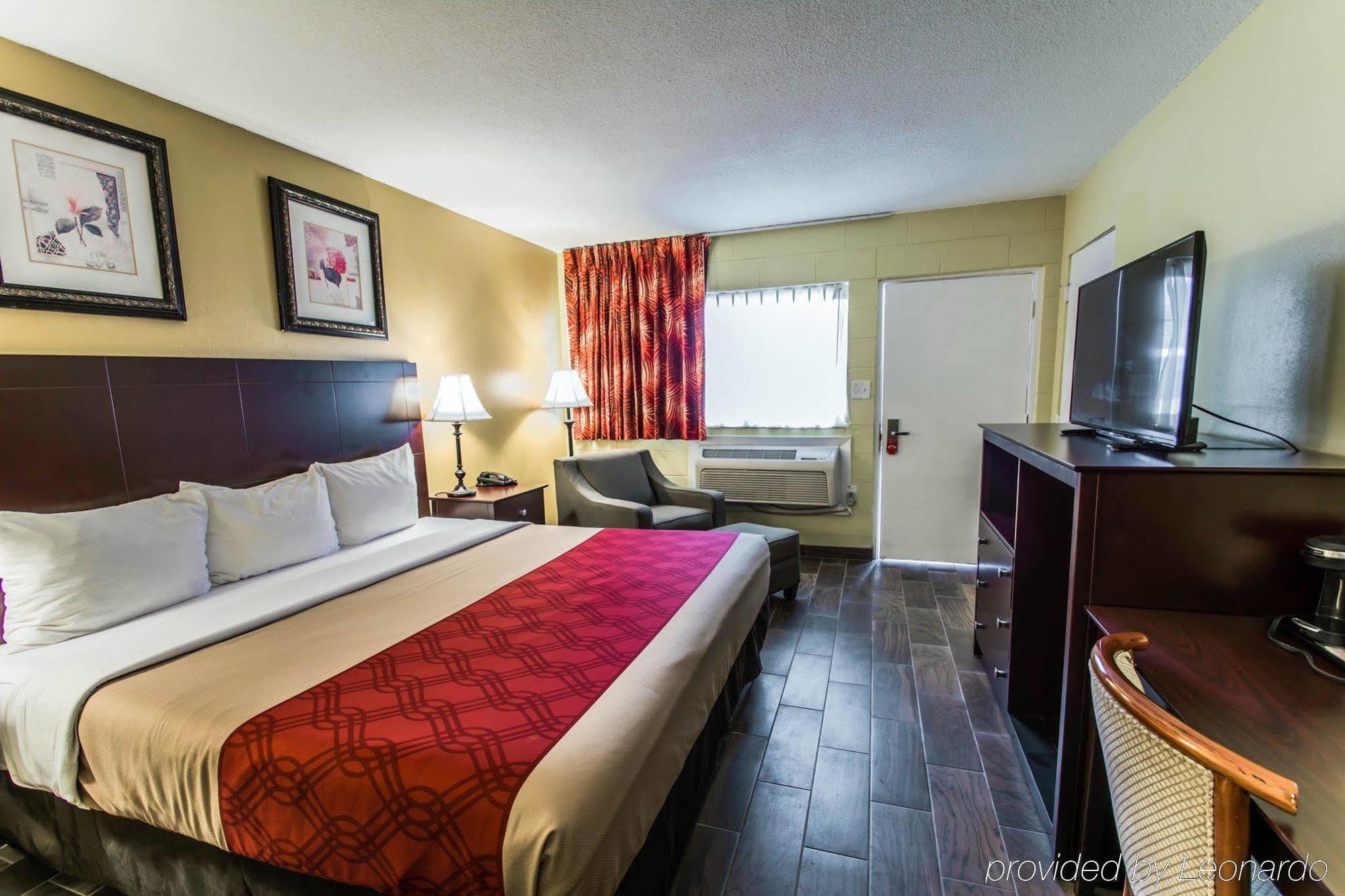 Econo Lodge Cocoa Beach - Near The Port Экстерьер фото