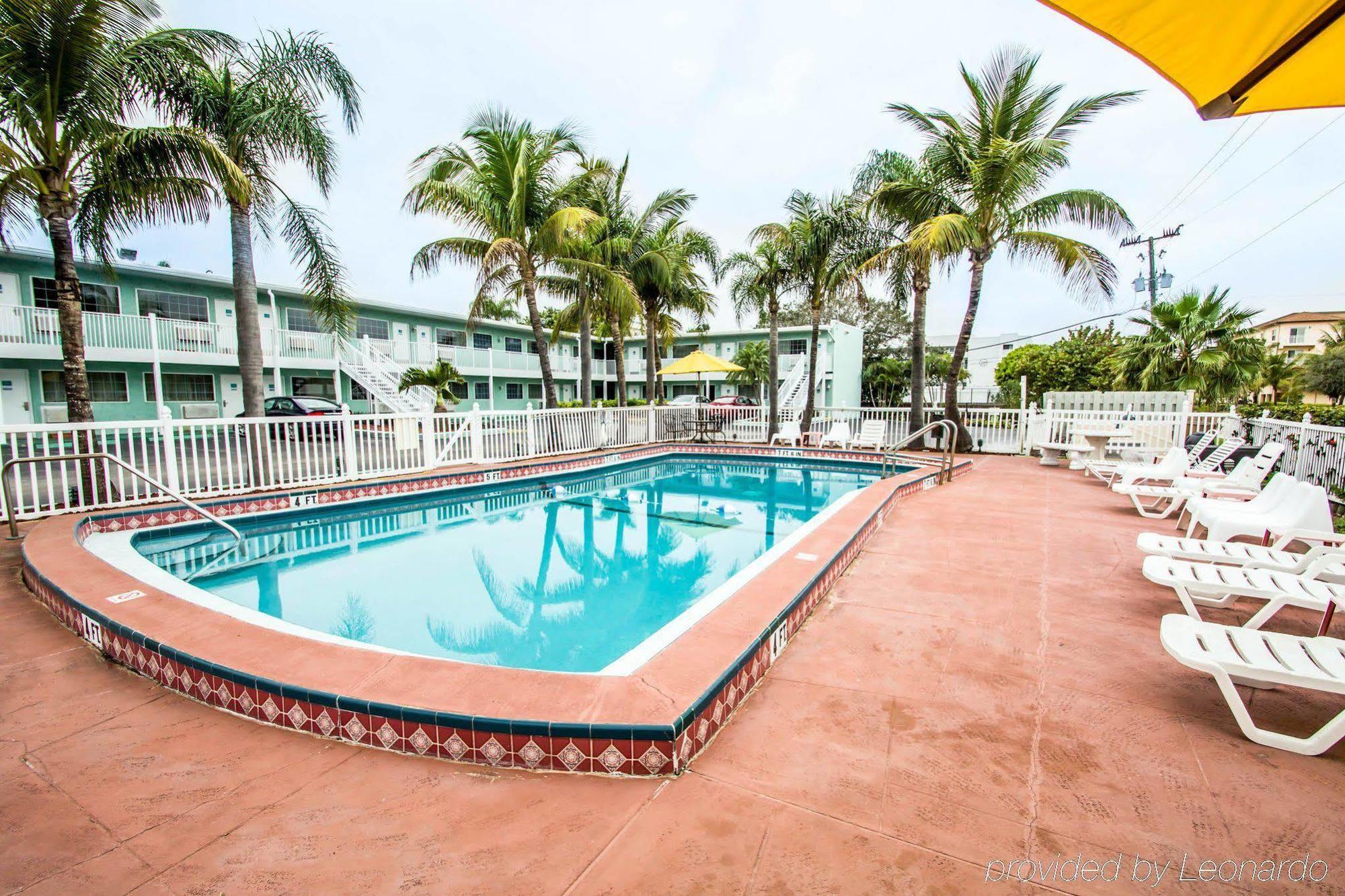 Econo Lodge Cocoa Beach - Near The Port Экстерьер фото